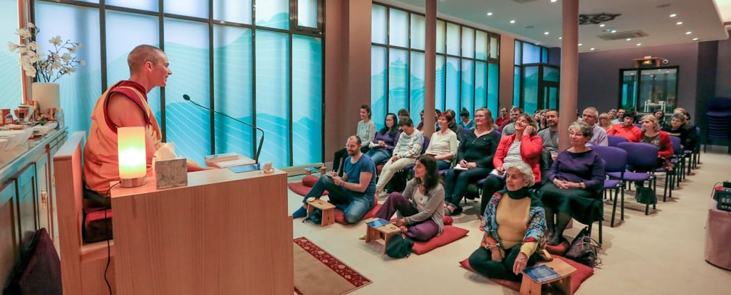 Qui sommes-nous ? 19 Salle de méditation du Centre de Méditation Kadampa Paris (enseignement)